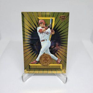 Ivan Rodriguez 1997 Leaf ' Gold Leaf ' Insert #9 of 36 #0702/2500